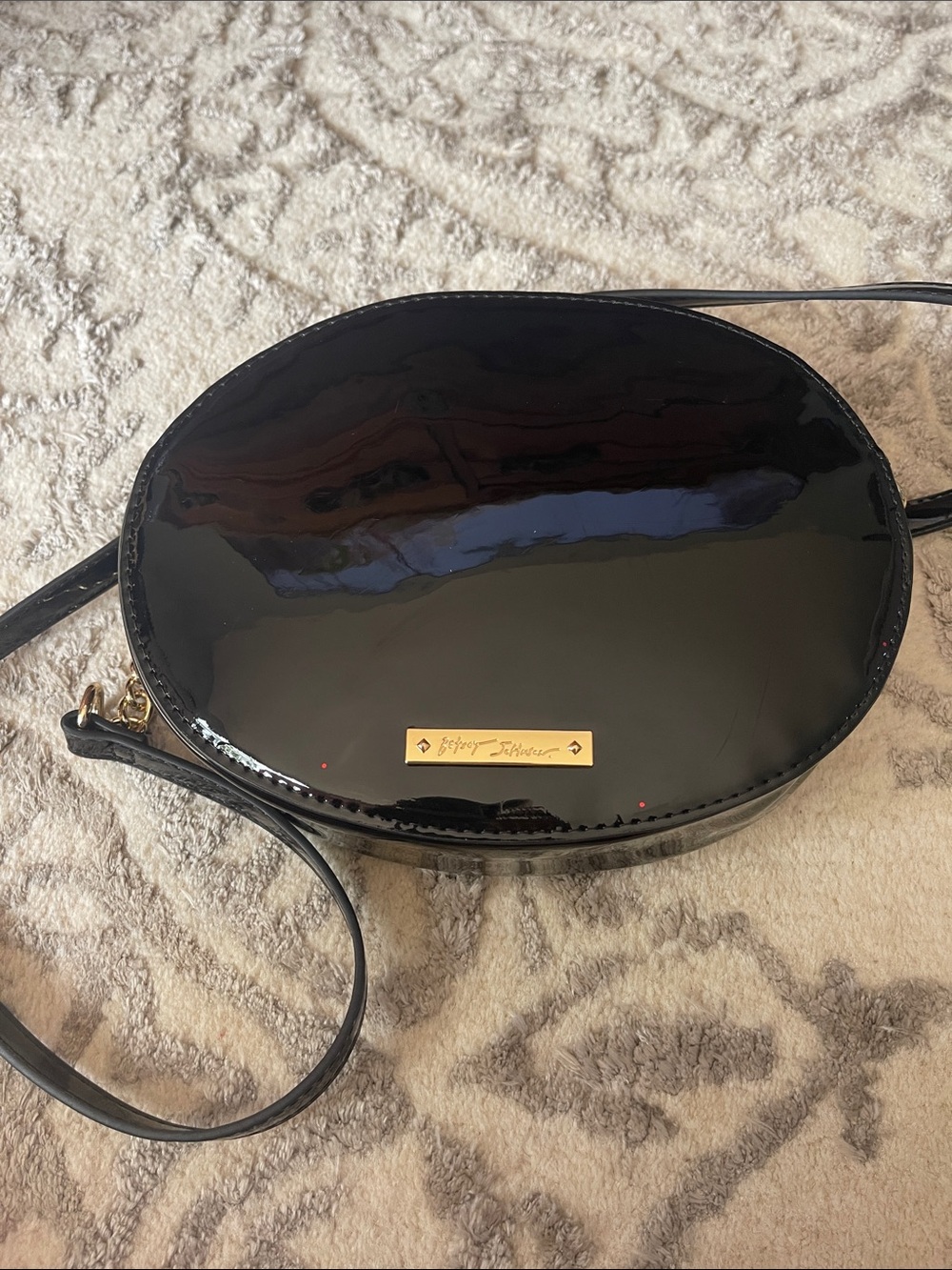 ❤️‍🔥NWOT-BETSEY JOHNSON Black & Red Lips w Vampire Fangs Crossbody Purse - Picture 5 of 9